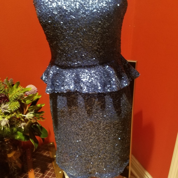 Dress - Picture 2 of 3